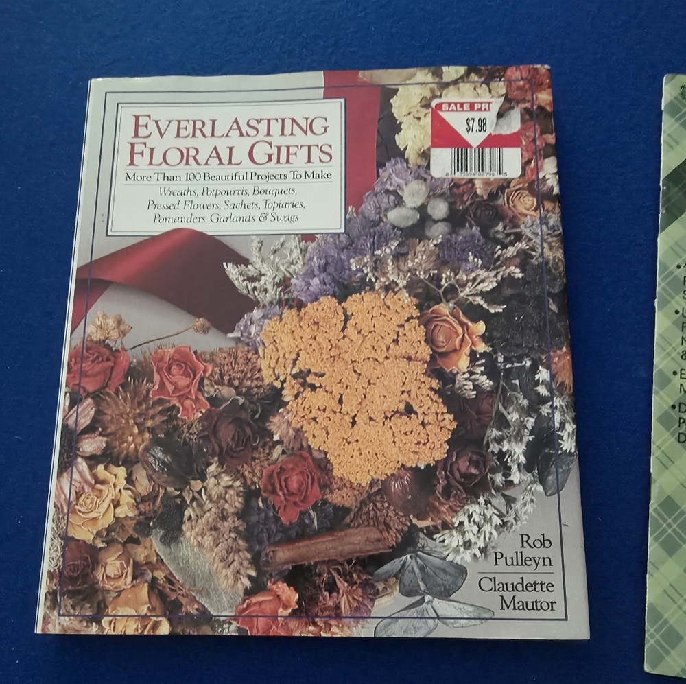 Assorted Craft Booklets - Picture 2 of 12